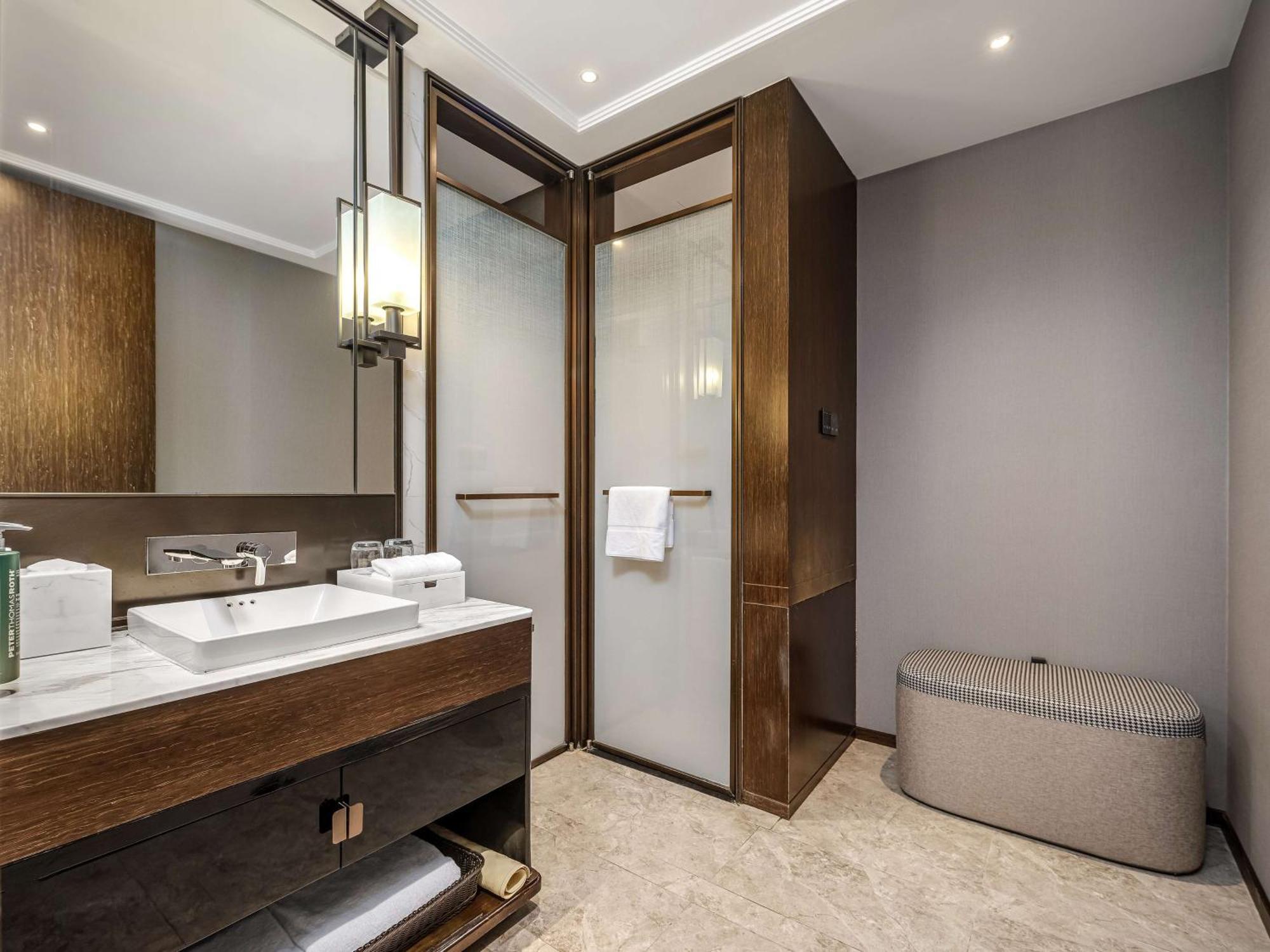 Hilton Garden Inn Beijing Guomao ภายนอก รูปภาพ