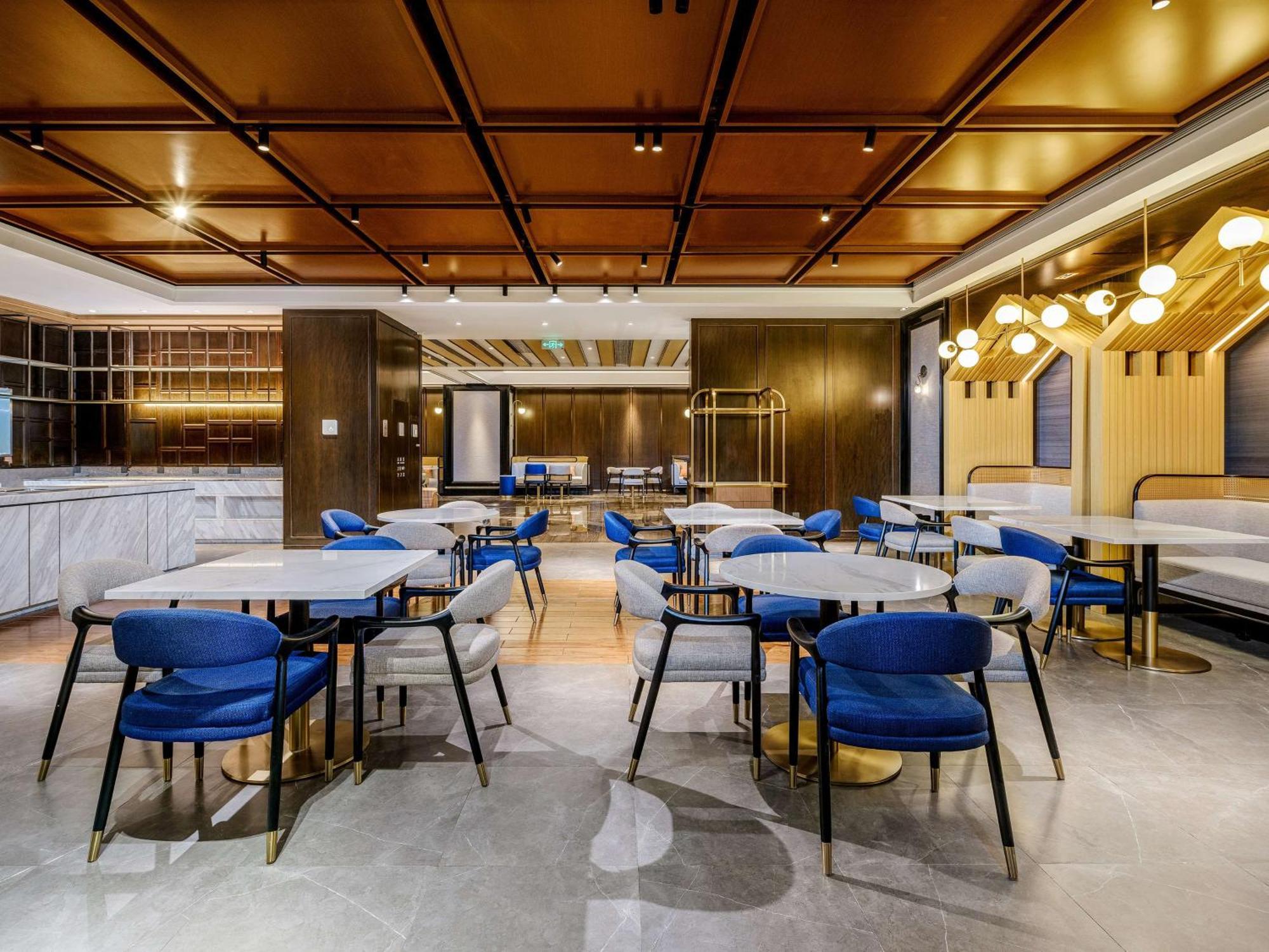 Hilton Garden Inn Beijing Guomao ภายนอก รูปภาพ