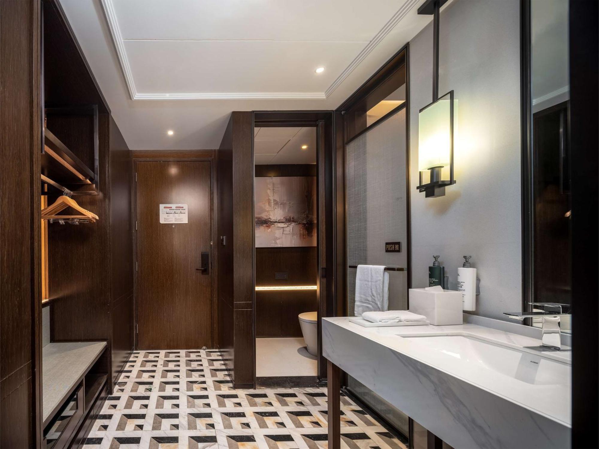 Hilton Garden Inn Beijing Guomao ภายนอก รูปภาพ